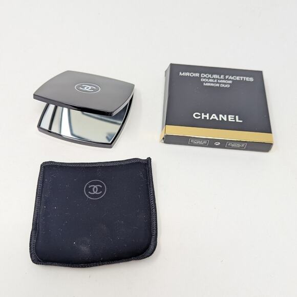 Chanel Dual Mirror Normal and Magnifying - Picture 6 of 9